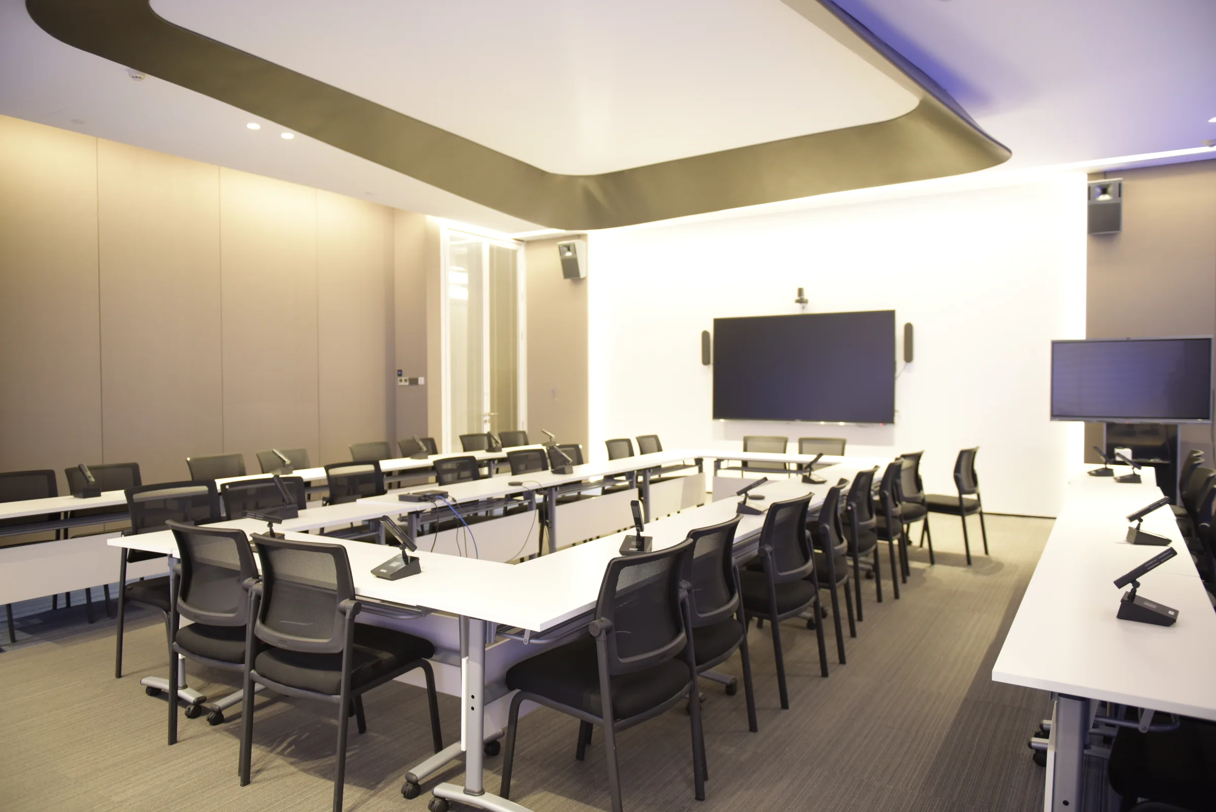 Flexible conference room arranged with movable tables for group work